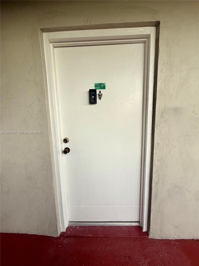 802 NW 87th Ave in Miami, FL - Building Photo - Building Photo