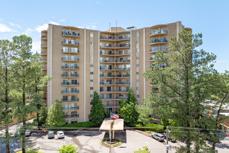 Fairway Towers in Memphis, TN - Building Photo - Building Photo