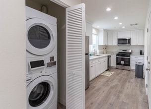 866 N Edgemont St, Unit 866 in Los Angeles, CA - Foto de edificio - Building Photo