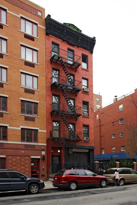 298 E 3rd St in New York, NY - Building Photo