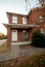 561 Hampton Way, Unit 1 in Richmond, KY - Foto de edificio - Building Photo