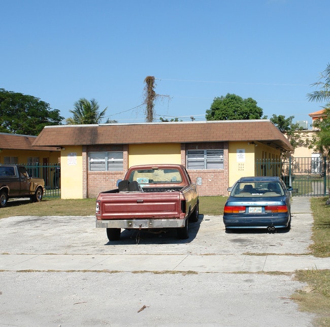 914-934 SW 1st St in Homestead, FL - Building Photo - Building Photo