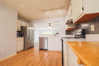 124 Brent Ct in West Deptford, NJ - Building Photo - Building Photo