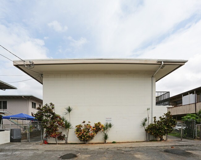 2120 Kapiolani Blvd in Honolulu, HI - Building Photo - Building Photo