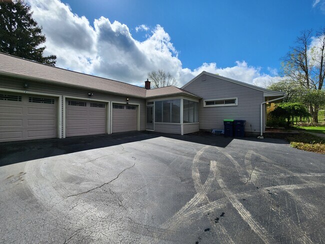 1742 Turk Hill Rd, Unit 2 in Fairport, NY - Building Photo - Building Photo