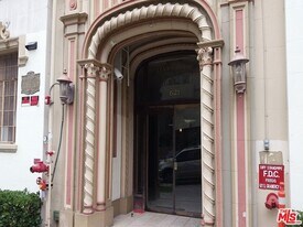 621 S Gramercy Pl in Los Angeles, CA - Building Photo
