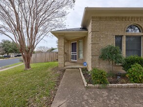 9201 Garden Ranch Ct in Austin, TX - Building Photo - Building Photo