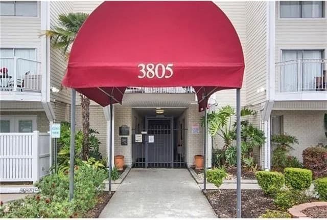property at 3805 Houma Blvd