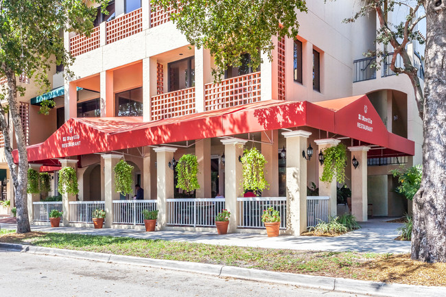 Apartments for rent in Royal Oaks, FL