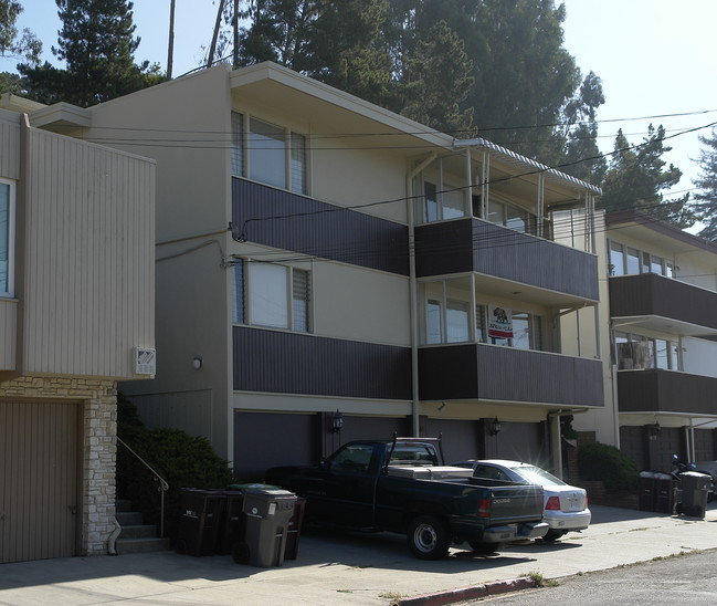 6514 Lucas Ave in Oakland, CA - Foto de edificio - Building Photo