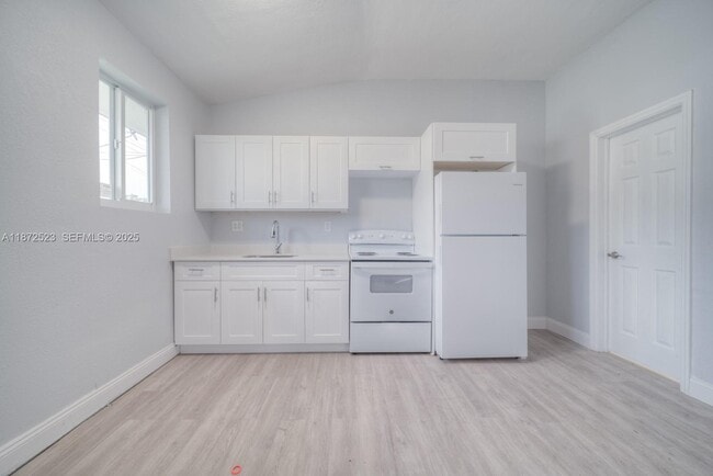 17725 SW 103rd Ave in Miami, FL - Building Photo - Building Photo