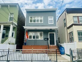 67 Winfield Ave, Unit 1 in Jersey City, NJ - Building Photo
