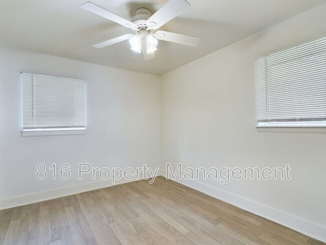 15411 Barat Ave in Grandview, MO - Building Photo - Building Photo