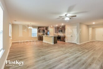 304 Sportsman Dr in La Vergne, TN - Foto de edificio - Building Photo