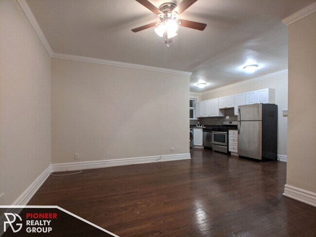3814 N Greenview Ave, Unit 3817.5 #2E in Chicago, IL - Building Photo - Building Photo