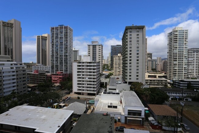222 Lili?uokalani Ave in Honolulu, HI - Building Photo - Building Photo