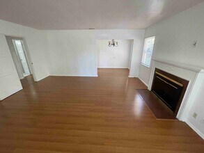 5745 Hazeltine Ave in Los Angeles, CA - Building Photo - Building Photo