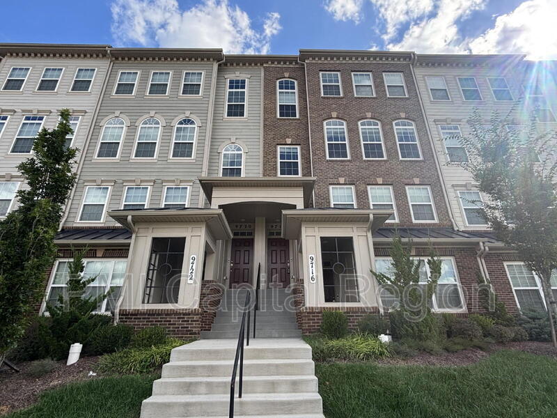 9718 Vang Dr in Lanham, MD - Building Photo