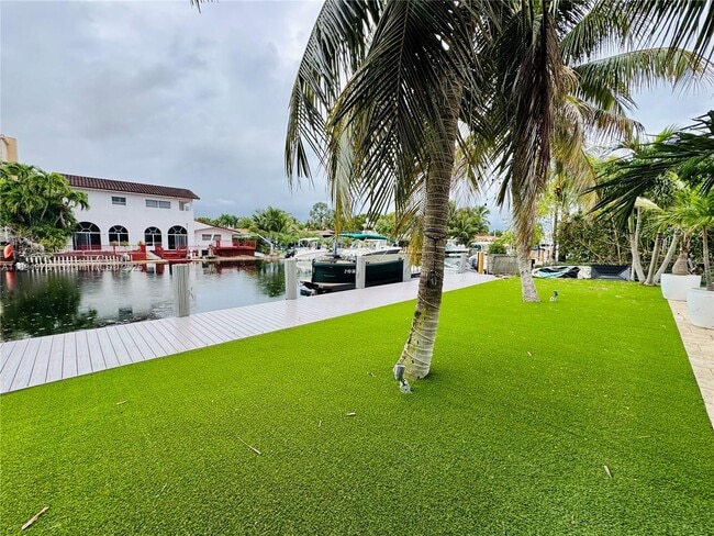 property at 2305 Magnolia Dr