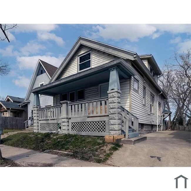 property at 208 E Townsend St