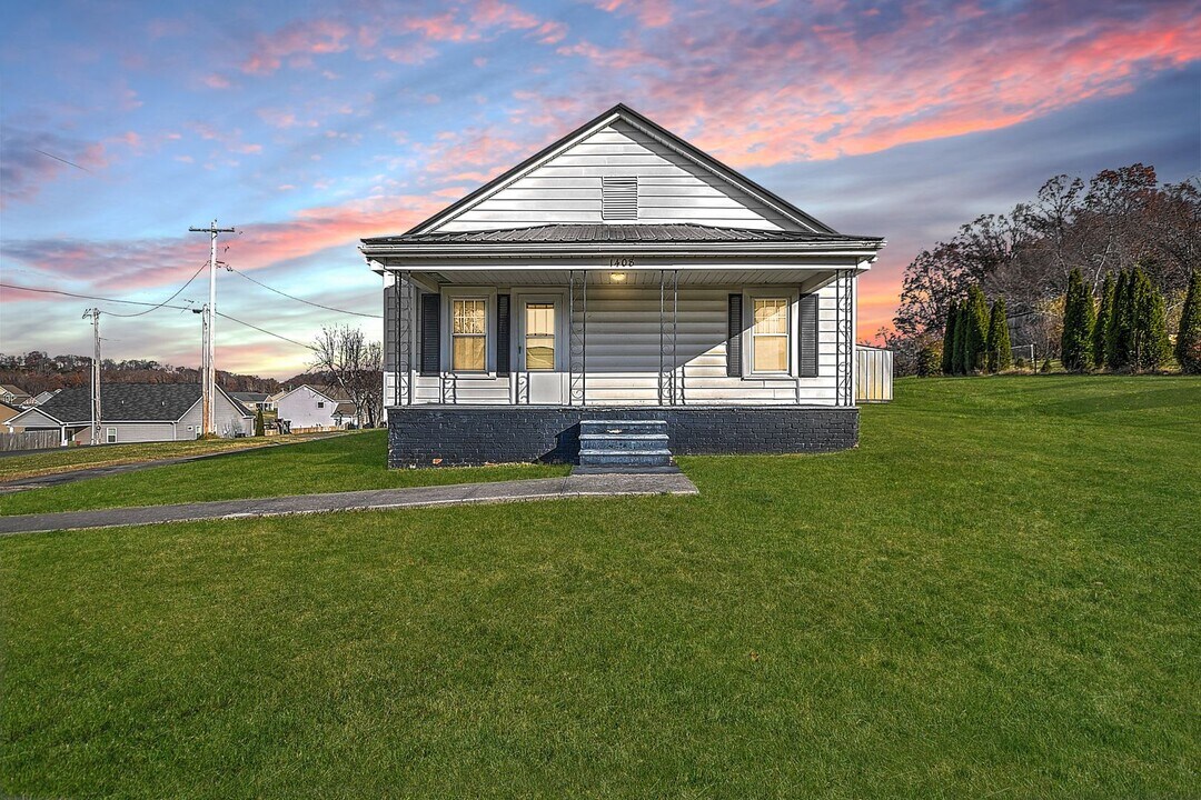 1408 W College St in Jonesborough, TN - Building Photo