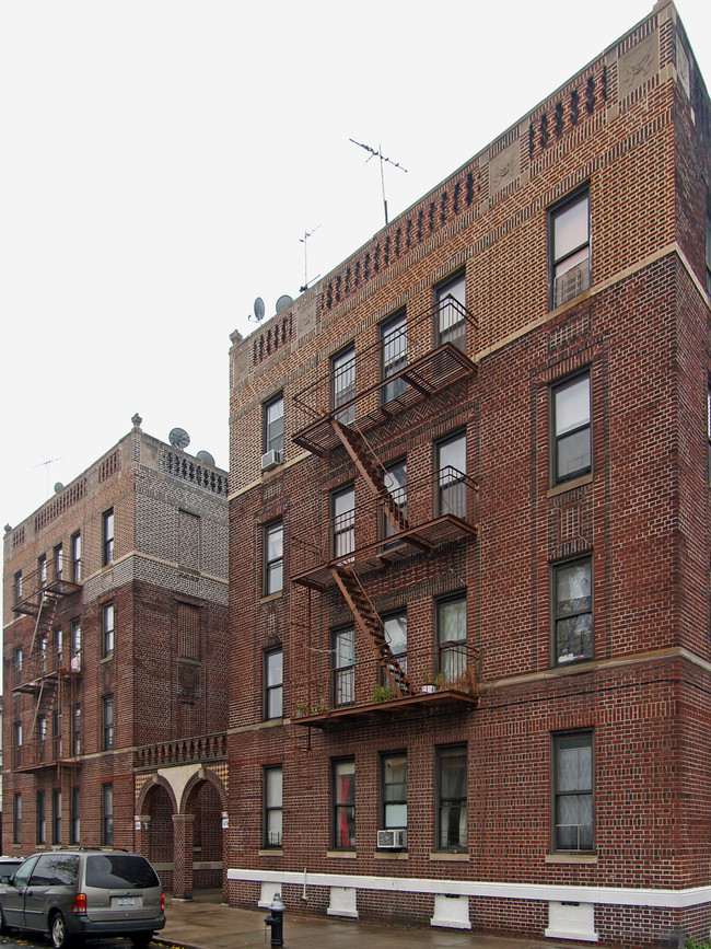 474 E 4th St in Brooklyn, NY - Foto de edificio - Building Photo