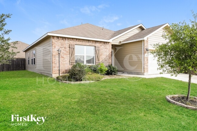 168 Fabarm Ln in New Braunfels, TX - Foto de edificio - Building Photo