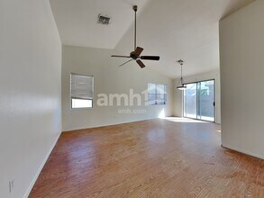 8953 E Capri Ave in Mesa, AZ - Building Photo - Building Photo