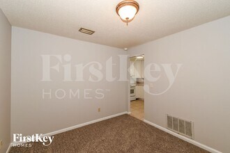 8102 Birds Foot Ln in Jacksonville, FL - Foto de edificio - Building Photo