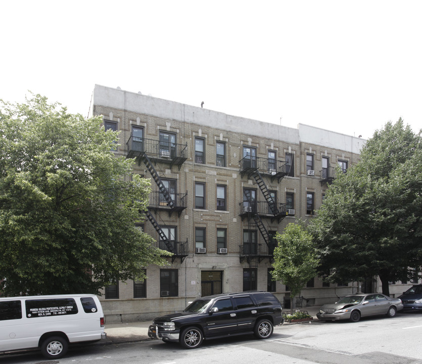 630 Howard Ave in Brooklyn, NY - Building Photo