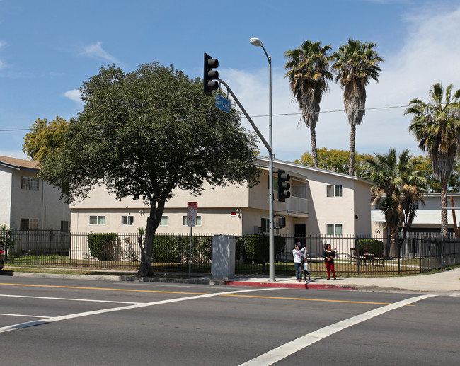 8307 Zelzah Ave in Northridge, CA - Building Photo - Building Photo