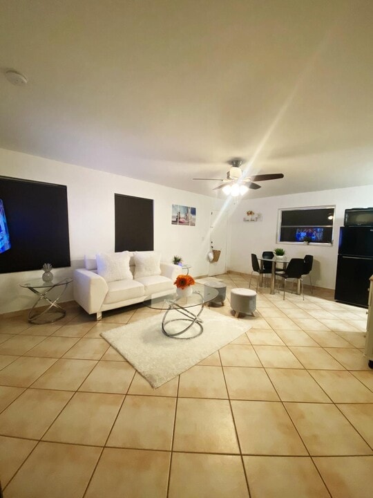 225 South Dr in Miami Springs, FL - Building Photo