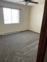 1105 Windstar St in Marshall, MN - Building Photo - Building Photo