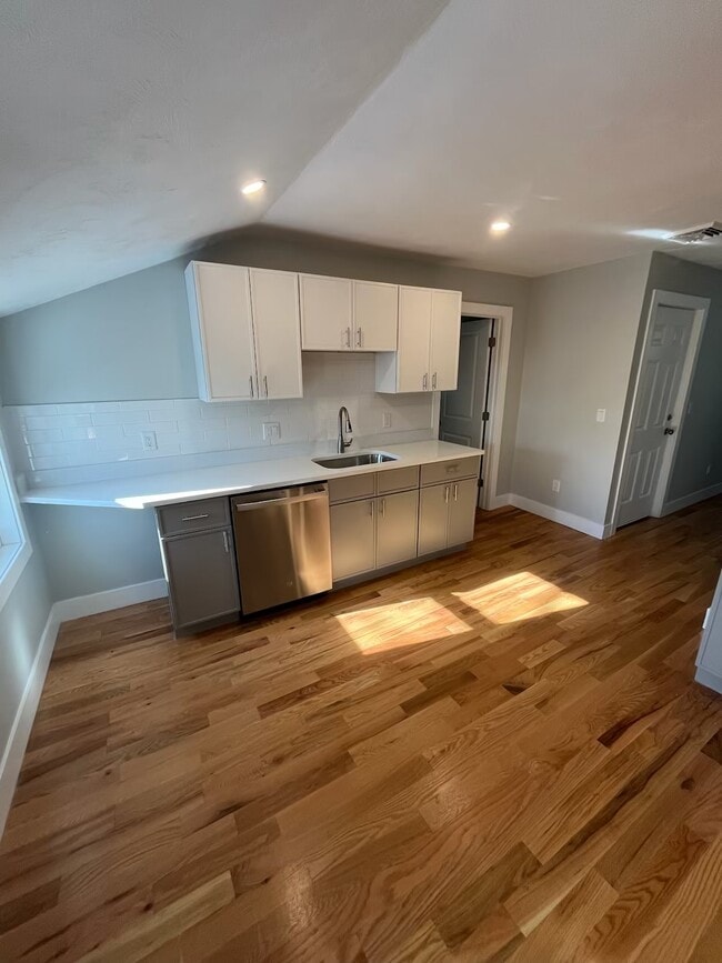 33 Richards St in Worcester, MA - Building Photo - Building Photo