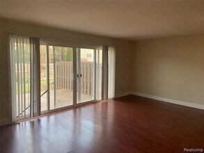 6320 Laurentian Ct in Flint, MI - Building Photo - Building Photo