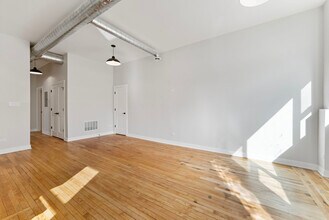 4200 N Sacramento Ave in Chicago, IL - Building Photo - Building Photo