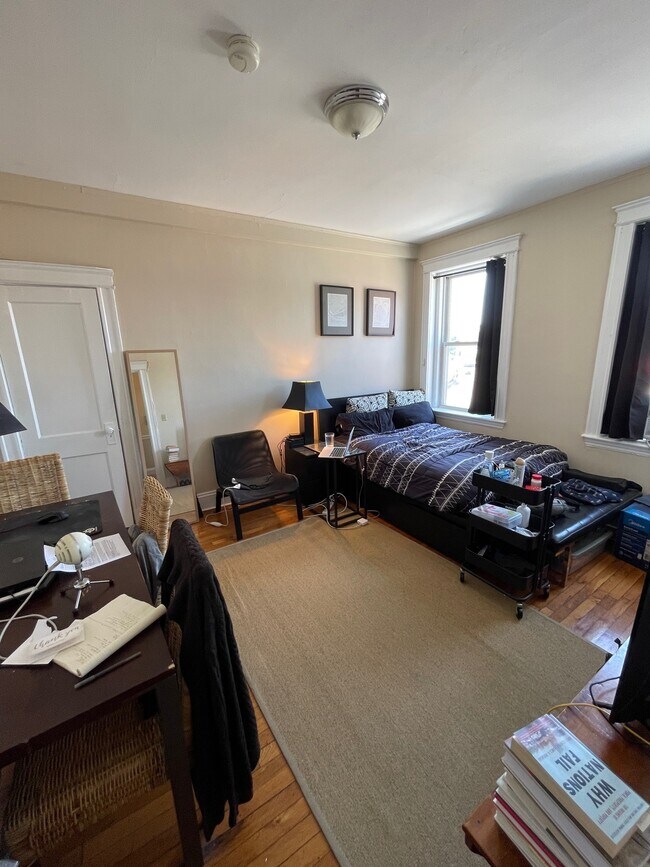 1151 Commonwealth Ave, Unit 17 in Boston, MA - Building Photo - Building Photo