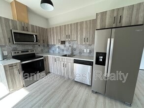 973 Lochness St in Kelowna, BC - Building Photo - Building Photo