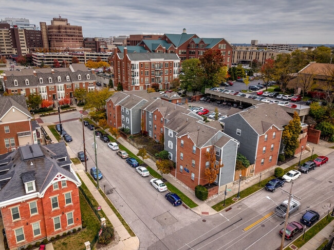 Highland Commons Apartments in Cincinnati, OH - Building Photo - Building Photo