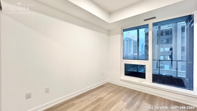 395 Square One Dr in Mississauga, ON - Building Photo - Building Photo