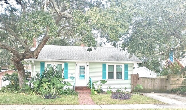 property at 410 N Oleander Ave