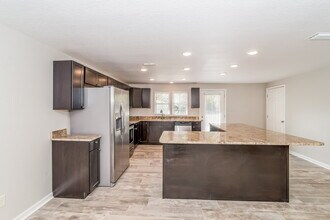 8109 Grampell Dr in Jacksonville, FL - Building Photo - Building Photo