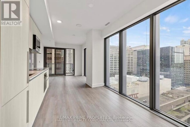 8 Cumberland St in Toronto, ON - Building Photo - Building Photo