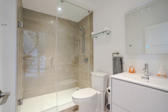 50 Waterfront Cir in Collingwood, ON - Building Photo - Building Photo