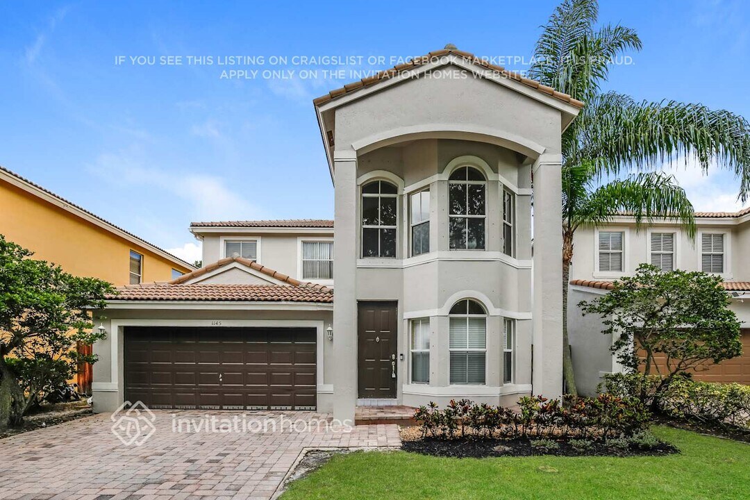 1145 E Magnolia Cir in Delray Beach, FL - Foto de edificio