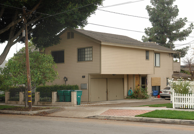 332 S Olive St in Orange, CA - Foto de edificio - Building Photo