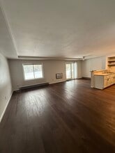 261 Main St in Belgium, WI - Foto de edificio - Building Photo