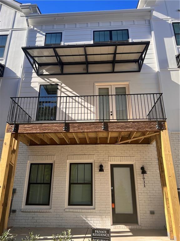 property at 2011 Oak Ln NW