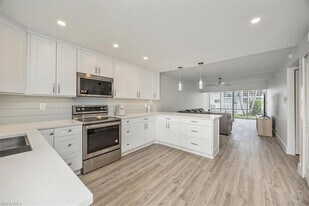 1417 Chesapeake Ave in Naples, FL - Building Photo