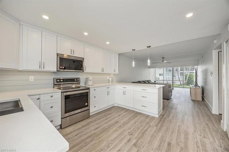 1417 Chesapeake Ave in Naples, FL - Building Photo